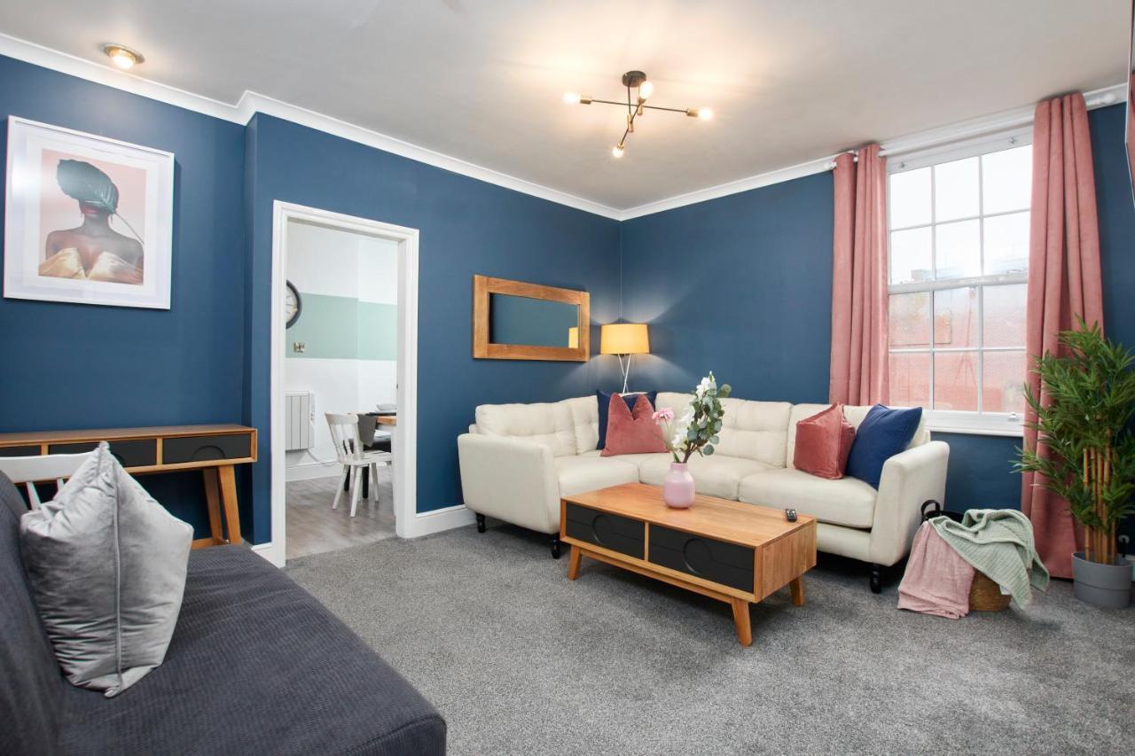 Stunning Two Bedroom Apartment By Purestay Short Lets & Serviced Accommodation Warwickshire With Parking Stratford-upon-Avon Exterior foto